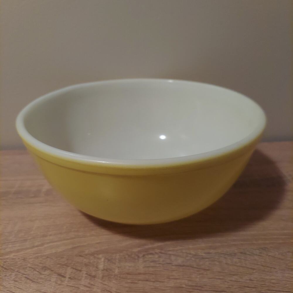 Vintage Pyrex 404 Primary Yellow 4 Qt Mixing Bowl 10.5" Made in USA